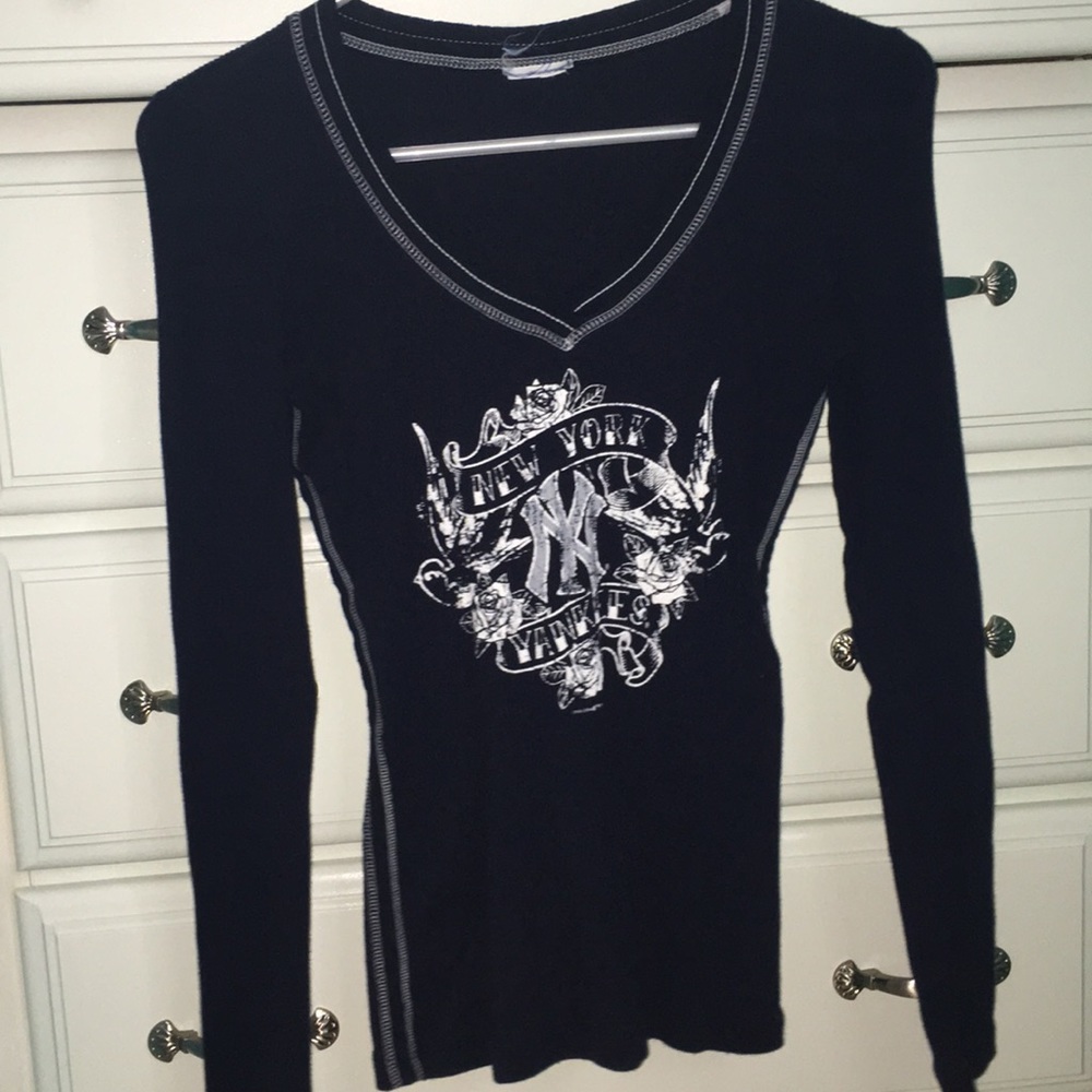 NY Yankees long sleeve v-neck